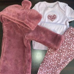 Baby girl 3-piece outfits zip up jackets w/ hood, onesie, and pants.